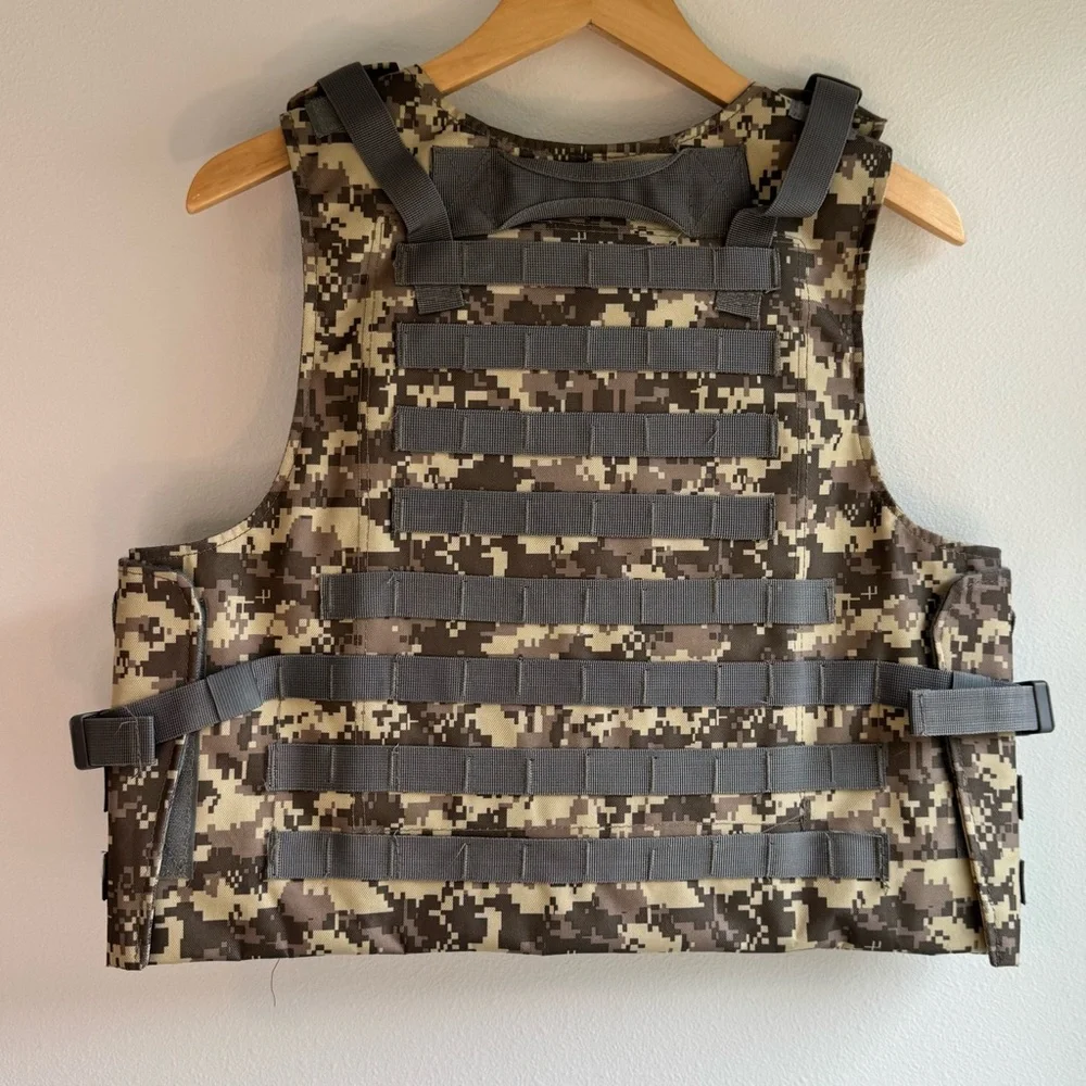 Digital Camouflage Tactical Vest Men’s Medium Adjustable Outdoor Utility Gear
